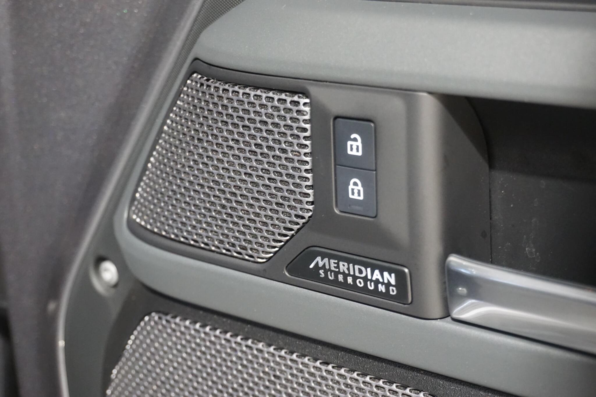 Land Rover Defender 110 3.0 D300 MHEV X SUV 5dr Diesel Auto 4WD Euro 6 (s/s) (300 ps)